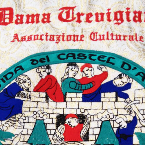 ricamo con tessuto applicato